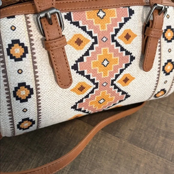 Wrangler Tan & Cream Southwestern Mini Crossbody - Picture 3 of 5